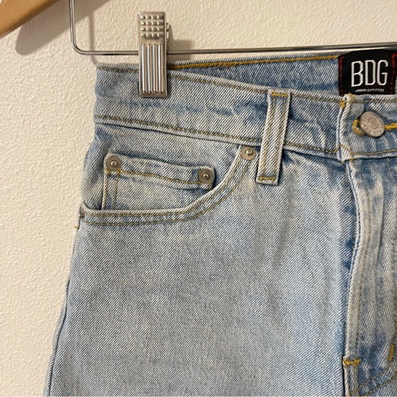Urban Outfitters BDG Girlfriend High Rise Cutoff Denim Shorts Raw Hem Light-26 - Picture 5 of 11